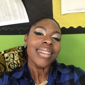 Meet your Posher, Allyson @ 🍯 🐝